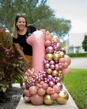 Garland balloon bouquet with personalized age and decorative garland accent, perfect for birthdays and celebrations