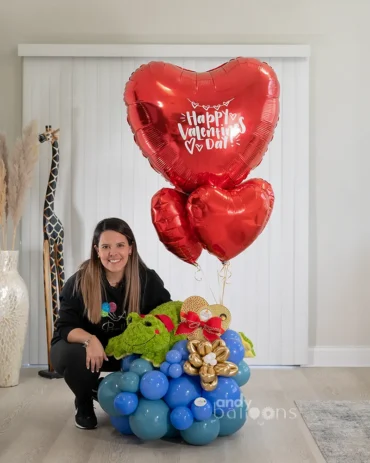 Balloon gift featuring a cute frog plush on a balloon base with additional helium balloons, ideal for birthdays, Valentine’s Day, or to surprise someone specia